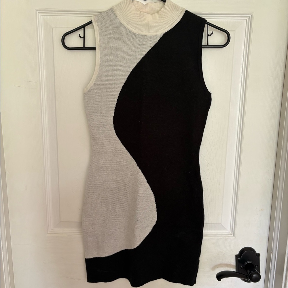 Black and White Sleeveless High Neck Knit Dress